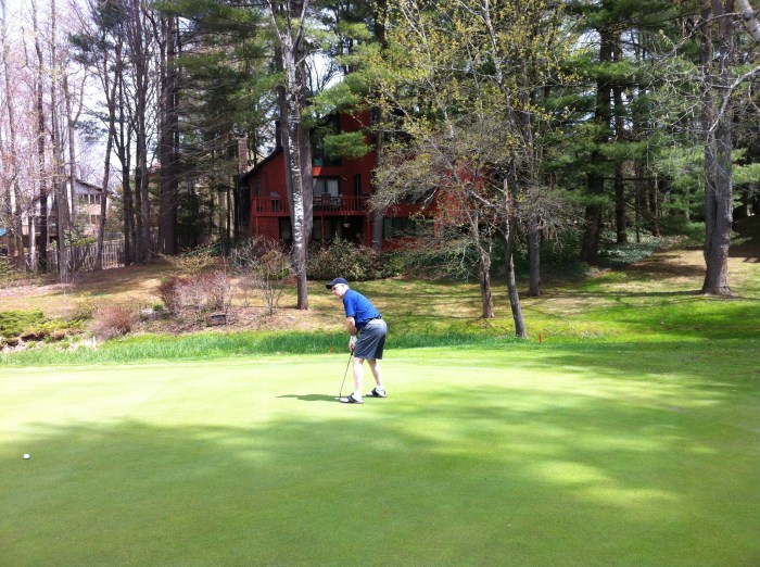 KP putts on the pretty No. 7.
