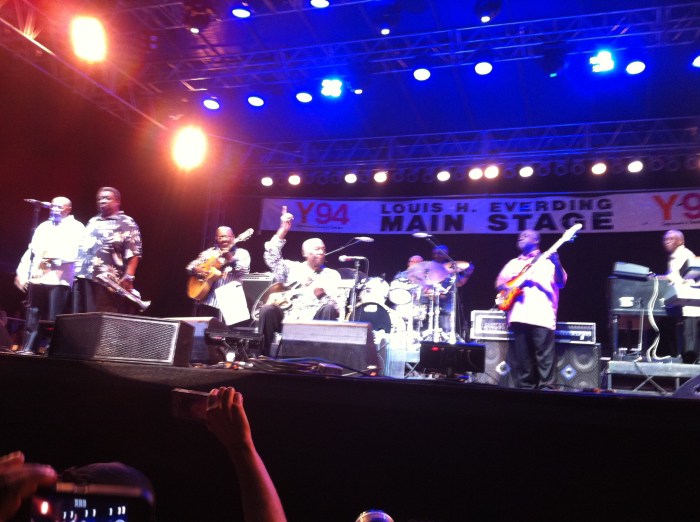 B.B. King waves to the five-figure crowd Saturday night at the M&T Syracuse Jazz Fest.