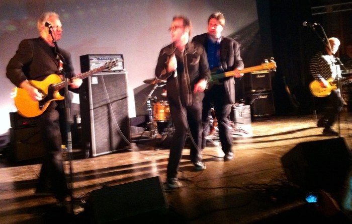 Guest star Tomcat Kenny sings with Hall of Fame inductee The Flashcubes at the 2014 Sammys ceremony.