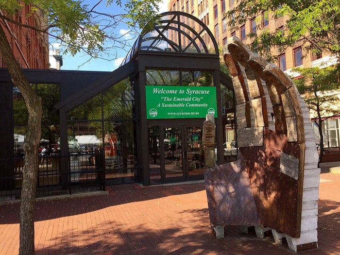 A welcoming hand to downtown.