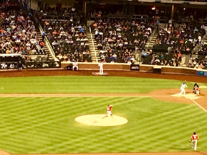 Curtis Granderson cracks the bat for the Mets.